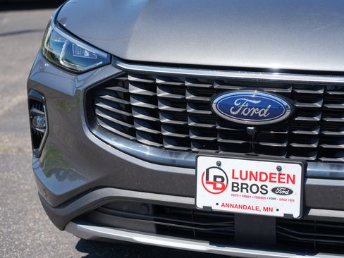 Used 2023 Ford Escape Platinum AWD/4WD image 11