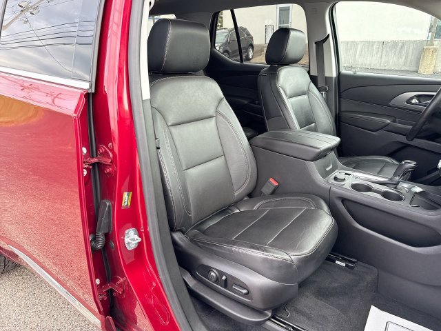 Used 2018 Chevrolet Traverse Premier w/ Driver Confidence II Package FWD image 26