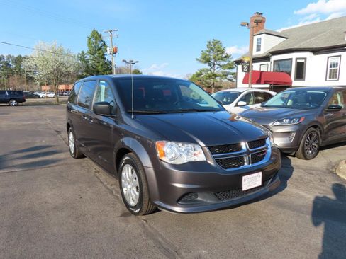 Used 2018 Dodge Grand Caravan SE image 11