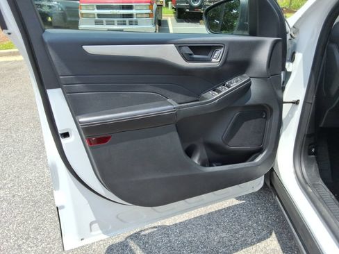 Used 2022 Ford Escape SE FWD image 21