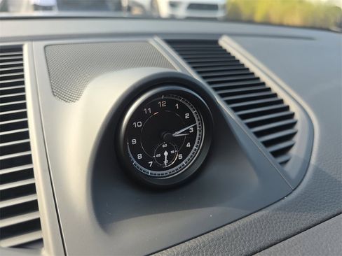 Used 2025 Porsche Macan image 29