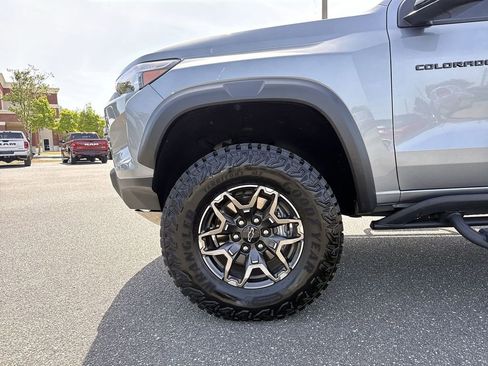 Used 2025 Chevrolet Colorado ZR2 image 9