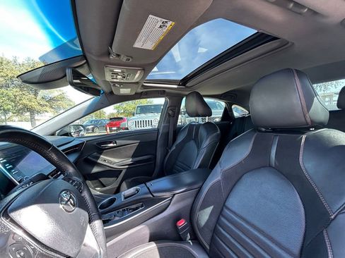 Used 2019 Toyota Avalon XSE image 12