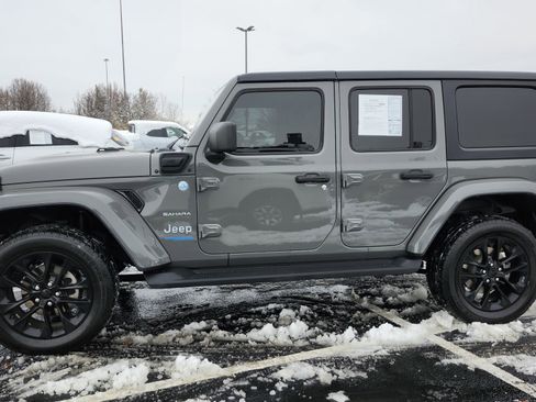 Used 2021 Jeep Wrangler Unlimited Sahara w/ Cold Weather Group image 14