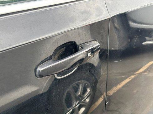 Used 2023 Chevrolet Traverse LT image 9