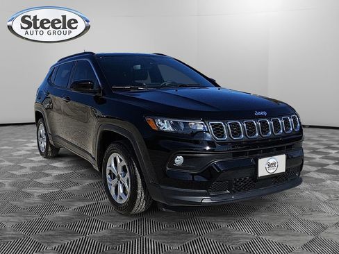Used 2025 Jeep Compass Latitude image 7