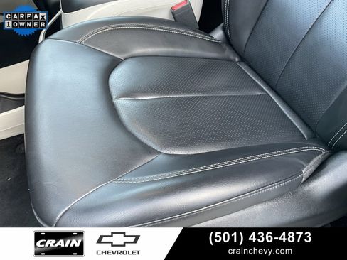 Used 2023 Chrysler Pacifica Touring-L image 25