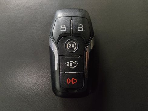 Used 2017 Lincoln MKX Reserve w/ Luxury Package FWD image 32