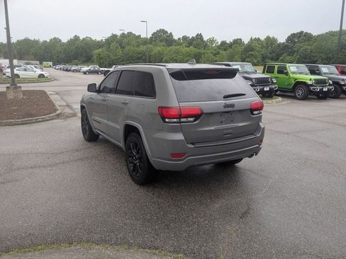 Used 2021 Jeep Grand Cherokee Laredo X RWD image 3