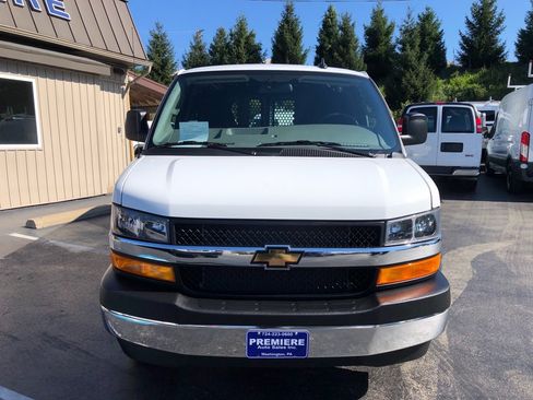 Used 2025 Chevrolet Express 2500 w/ Driver Convenience Package RWD image 9