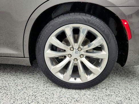 Used 2021 Chrysler 300 Touring w/ Chrome Appearance Package image 9