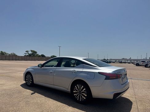 Certified 2025 Nissan Altima 2.5 SV FWD image 15