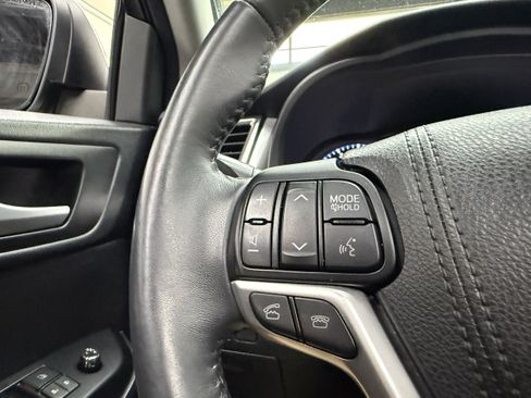 Used 2016 Toyota Highlander XLE AWD/4WD image 15