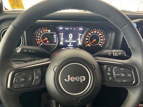 Certified 2025 Jeep Gladiator Mojave w/ Convenience Group AWD/4WD image 46