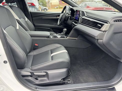 Used 2025 Toyota Camry SE image 14