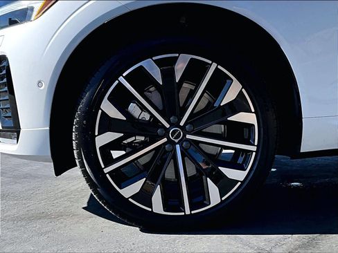 Used 2026 Volvo XC60 B5 Ultra w/ Climate Package AWD/4WD image 12