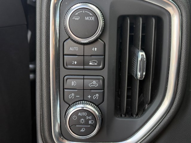 Used 2022 GMC Sierra 1500 Elevation w/ LPO, Elevation Black Package AWD/4WD image 17