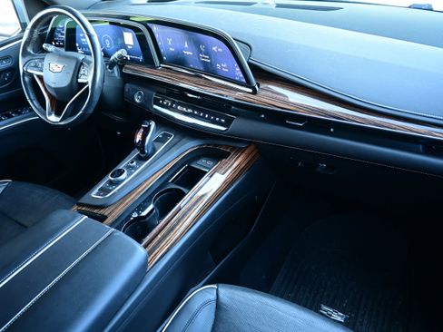 Used 2021 Cadillac Escalade ESV Premium Luxury w/ LPO, Illumination Package image 25