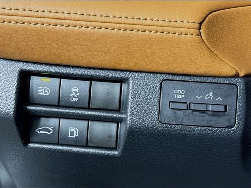 Used 2021 Toyota Avalon XSE image 14