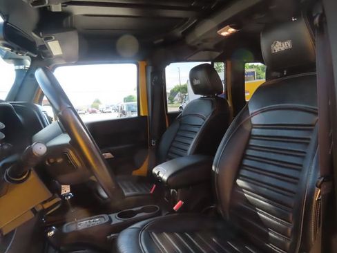 Used 2015 Jeep Wrangler Unlimited Rubicon w/ Connectivity Group AWD/4WD image 22