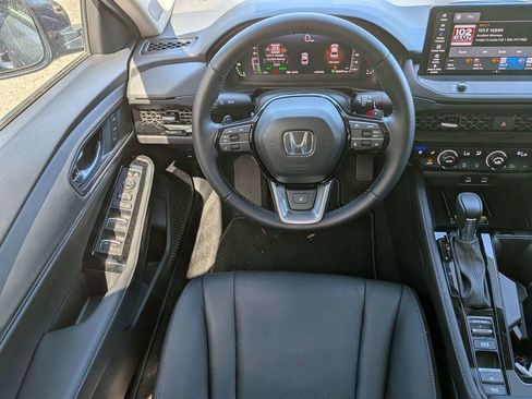 Used 2025 Honda Accord Touring image 14