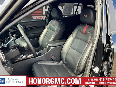 Used 2025 Chevrolet Trax RS w/ Sunroof Package FWD image 21