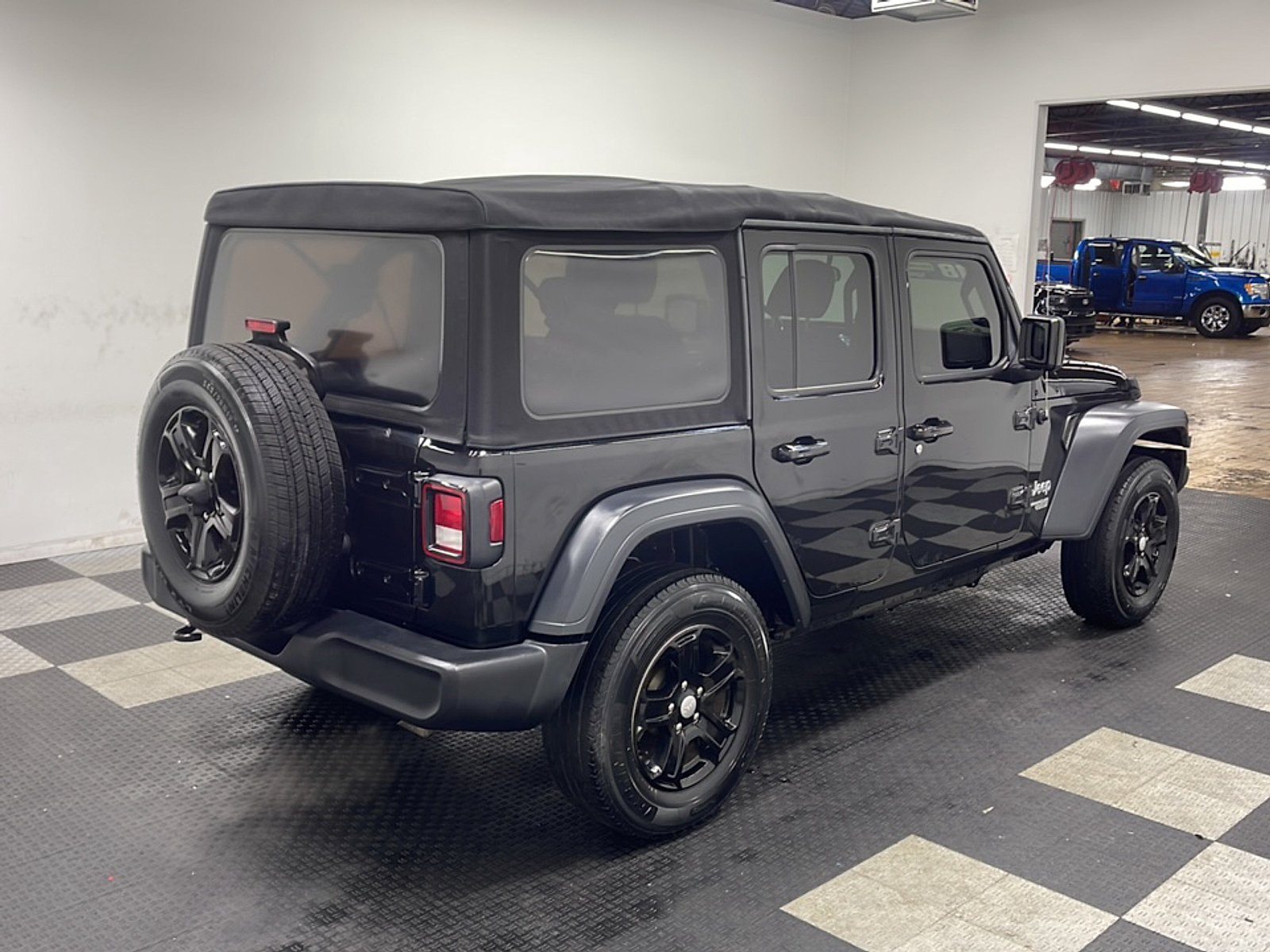 Used 2018 Jeep Wrangler Unlimited Sport S AWD/4WD image 19