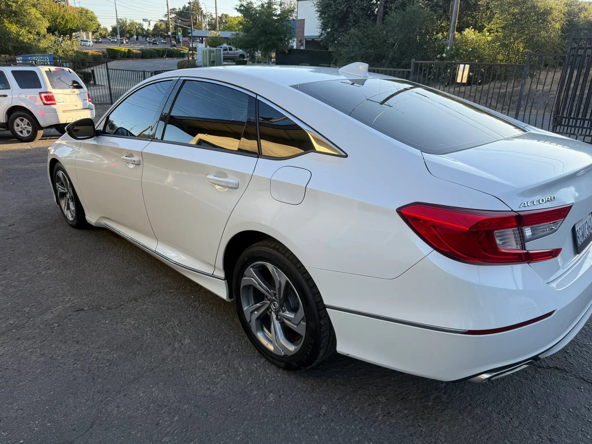 Used 2018 Honda Accord EX-L image 6