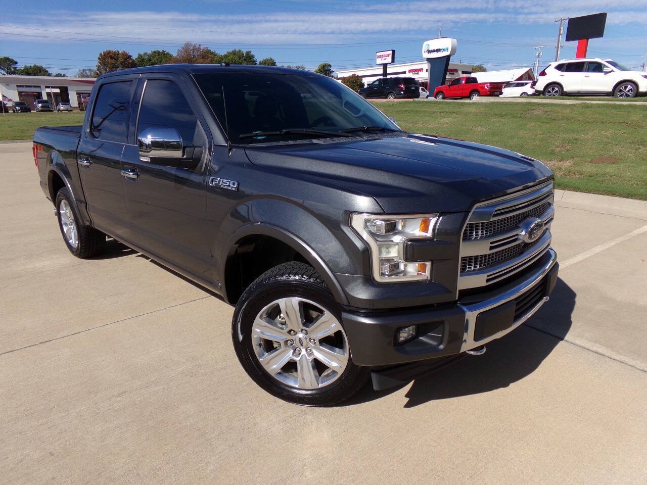 Used 2017 Ford F150 Platinum w/ Equipment Group 701A Luxury AWD/4WD image 3