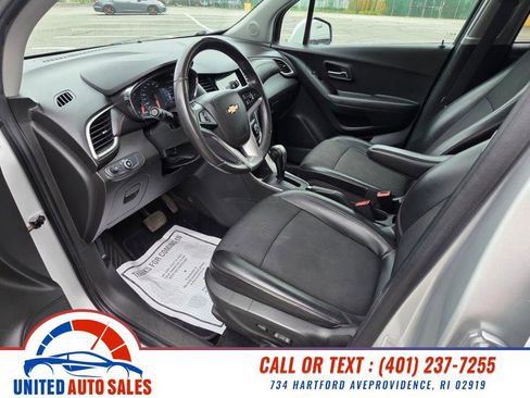 Used 2019 Chevrolet Trax LT w/ LT Convenience Package FWD image 9