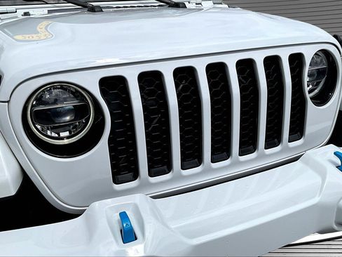 Used 2022 Jeep Wrangler Unlimited Sahara AWD/4WD image 24
