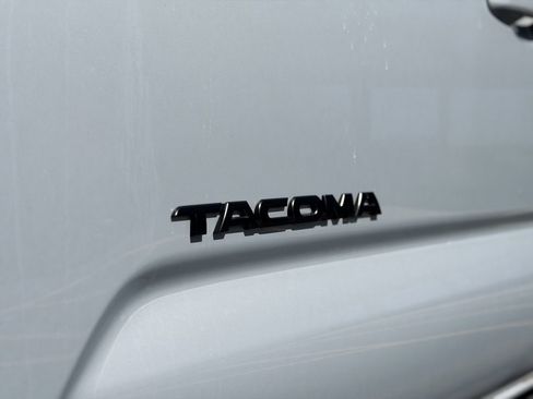 Used 2018 Toyota Tacoma TRD Sport image 27