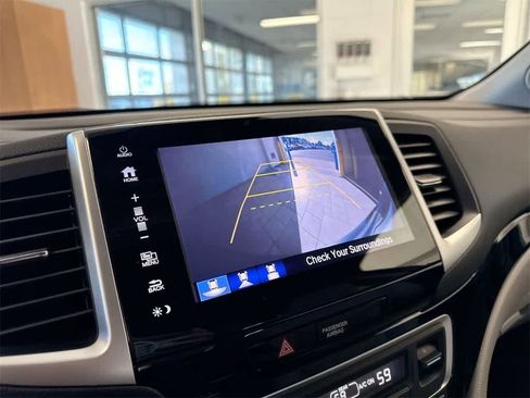 Certified 2017 Honda Pilot Touring image 31