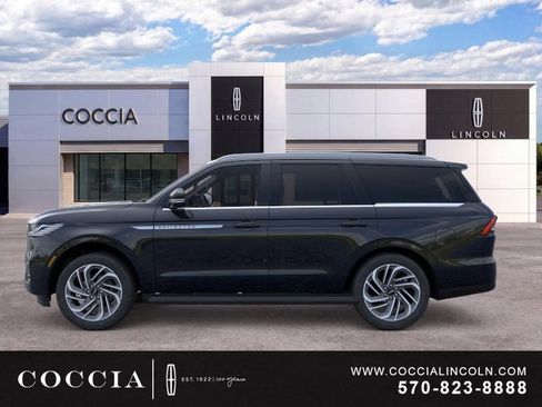 New 2026 Lincoln Navigator Premiere AWD/4WD image 3
