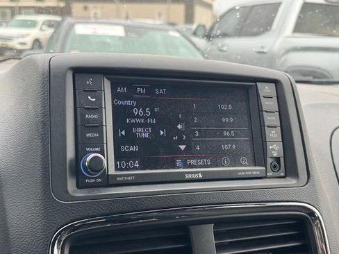 Used 2020 Dodge Grand Caravan SE image 3