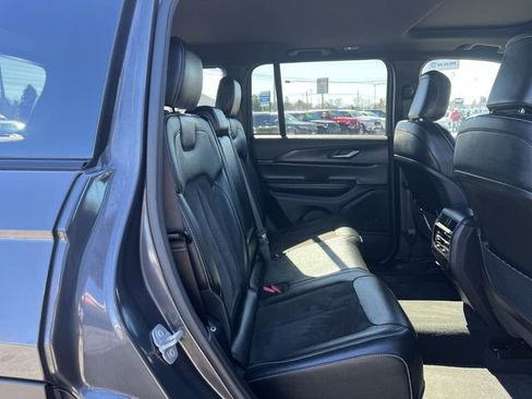 Used 2023 Jeep Grand Cherokee Altitude image 18