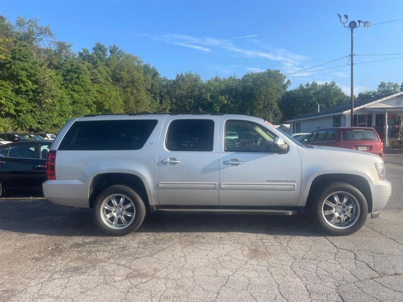Used 2010 Chevrolet Suburban LT AWD/4WD image 4