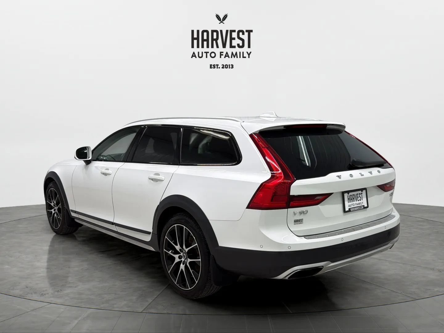 Used 2018 Volvo V90 T6 Cross Country w/ Convenience Package AWD/4WD image 4