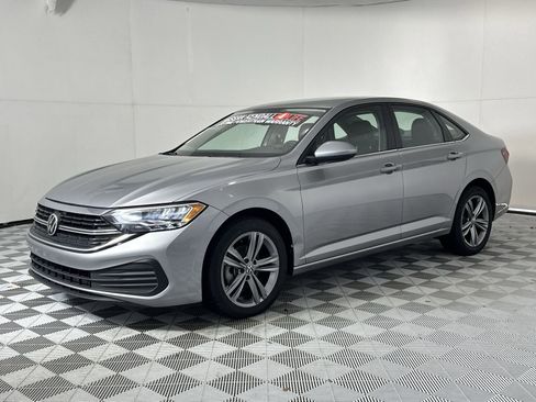 Used 2024 Volkswagen Jetta SE FWD image 4