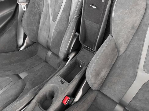 Used 2026 McLaren 750S RWD image 23