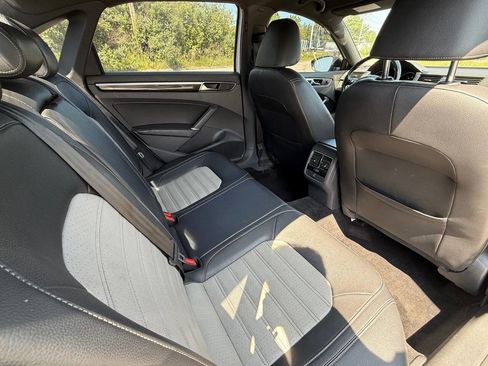 Used 2018 Volkswagen Passat 3.6 image 20