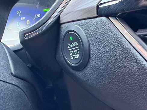 Certified 2020 Ford Escape Titanium AWD/4WD image 19