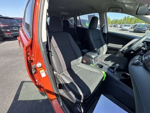 Used 2016 Toyota RAV4 LE AWD/4WD image 30