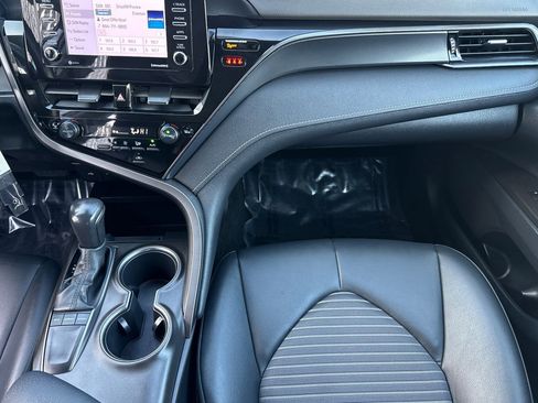 Used 2022 Toyota Camry SE image 28