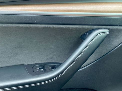 Used 2022 Tesla Model Y Performance image 16