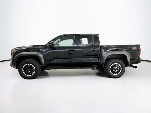 Used 2025 Toyota Tacoma TRD Off-Road AWD/4WD image 4
