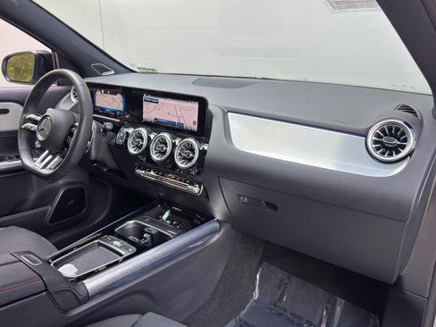 Used 2025 Mercedes-Benz GLA 35 AMG 4MATIC w/ Exclusive Trim Package image 15