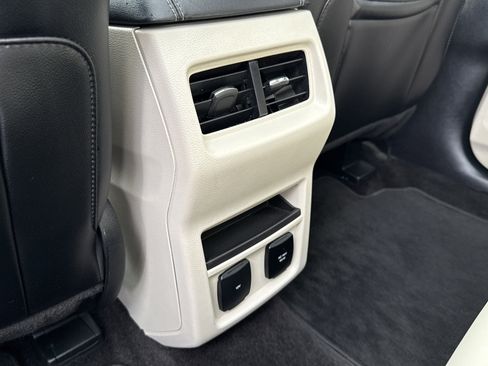 Used 2018 Ford Edge Titanium w/ Technology Package image 35