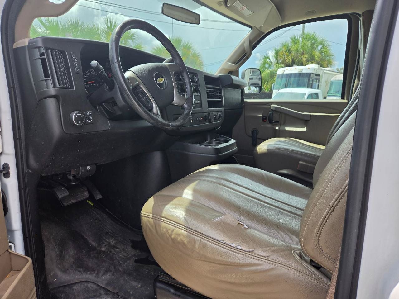 Used 2016 Chevrolet Express 3500 RWD image 7