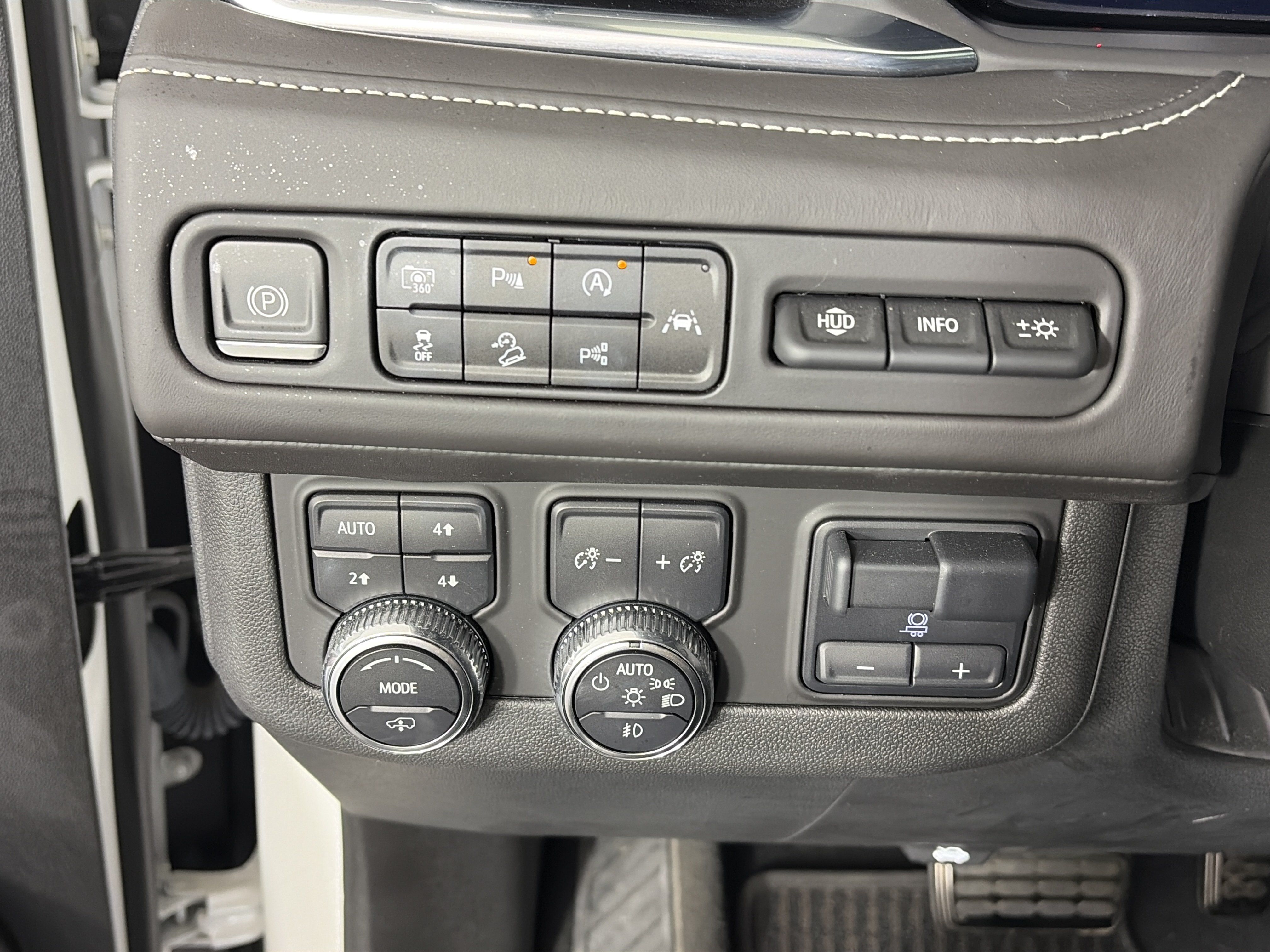 Used 2023 GMC Yukon Denali Ultimate AWD/4WD image 35